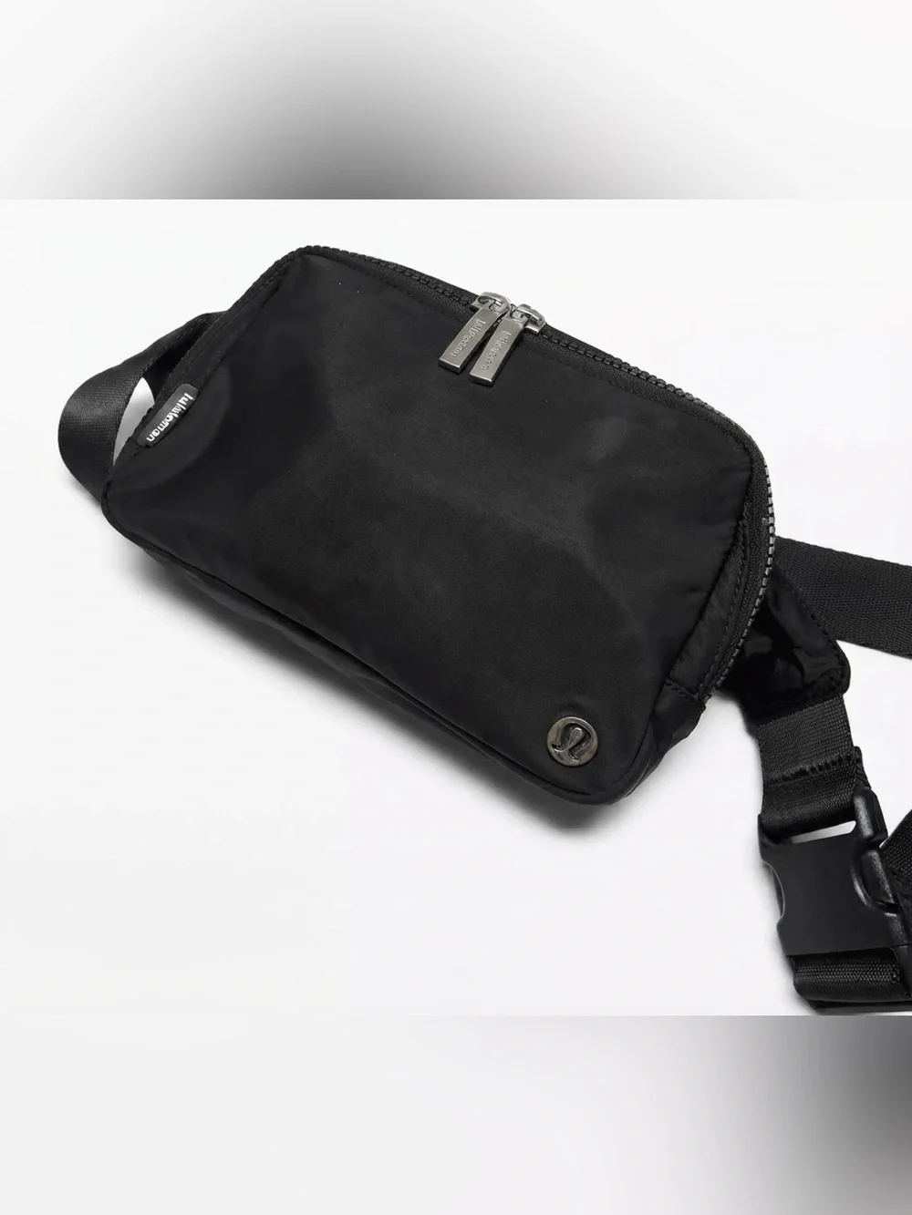 lululemon Everywhere Belt Bag 1L features a durable black nylon exterior